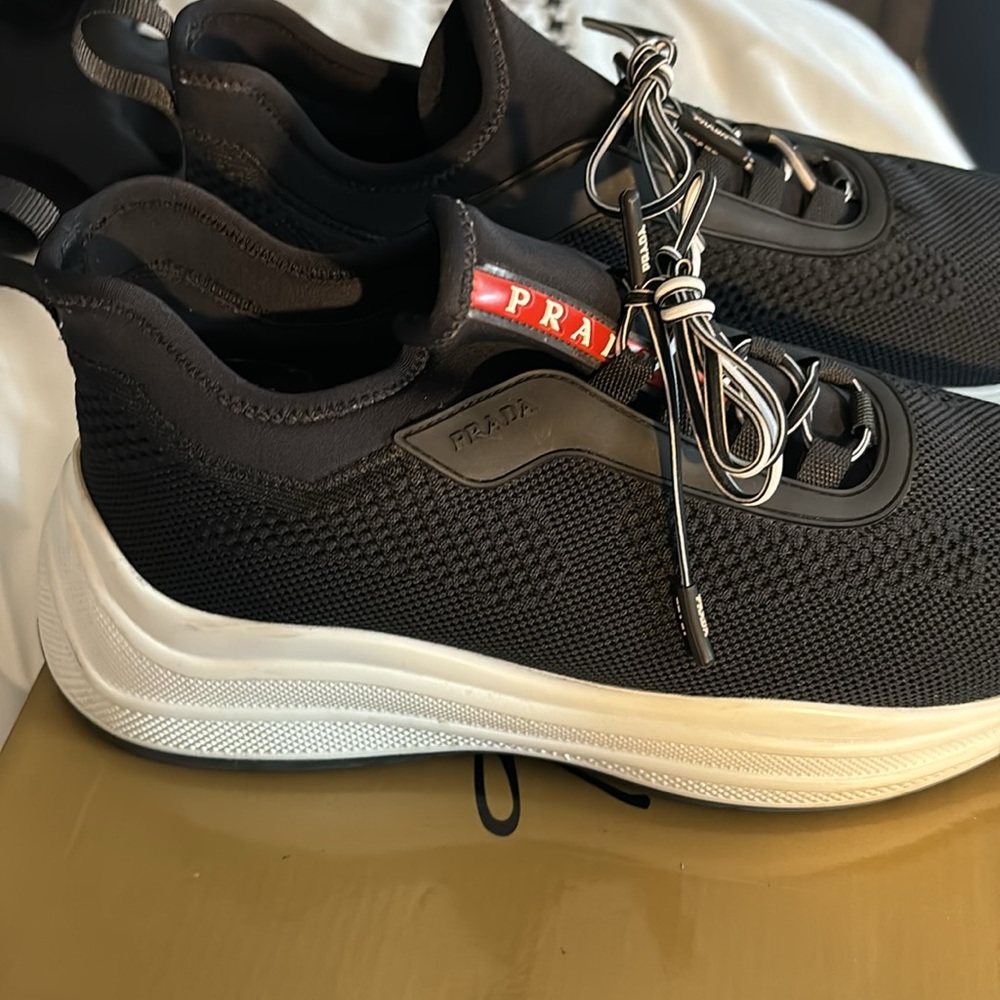 Beautiful Prada 💯 authentic - Picture 2 of 8